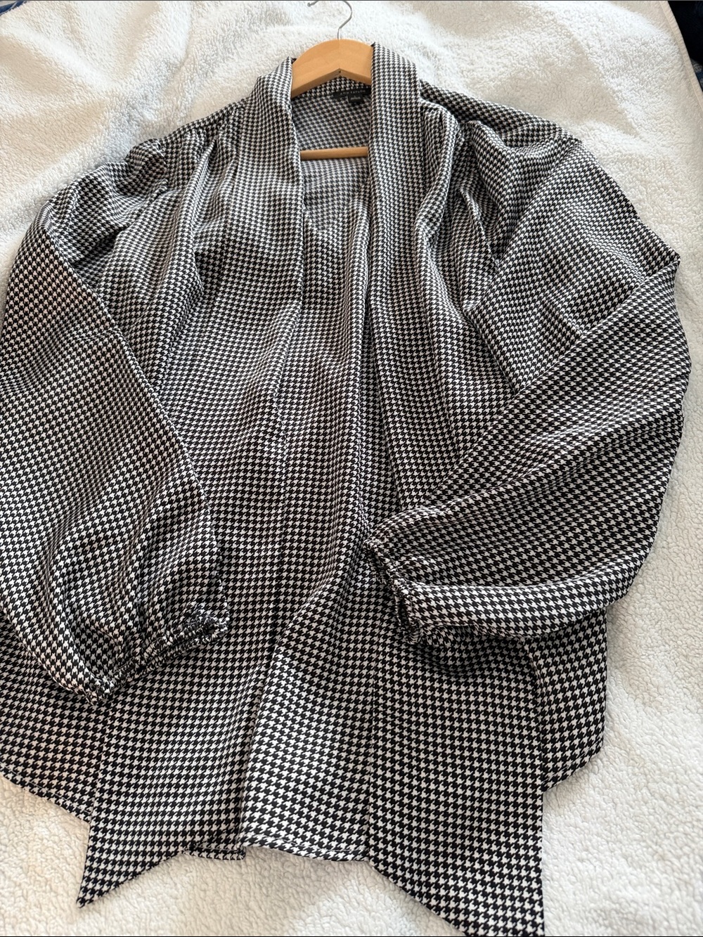 Ann Taylor Black & White Houndstooth Open-Front Blouse